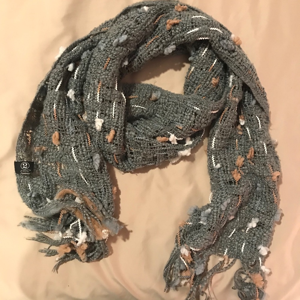 2 Chic loose knit yarn scarf